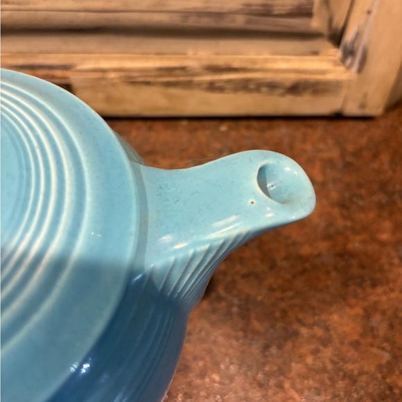 Vintage turquoise fiesta teapot - Picture 3 of 7